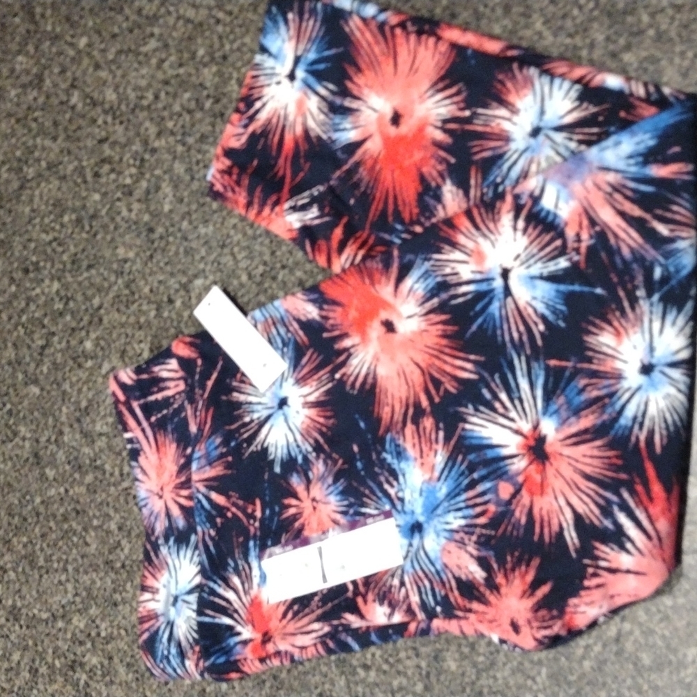Celebrate PATRIOTIC XXL 20 HIGH RISE CAPRI LEGGINGS RED WHITE BLUE FIREWORKS NWT